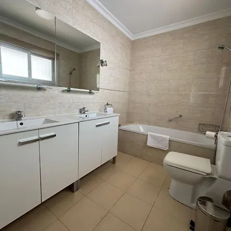 Flores De Μαρμπέλλα